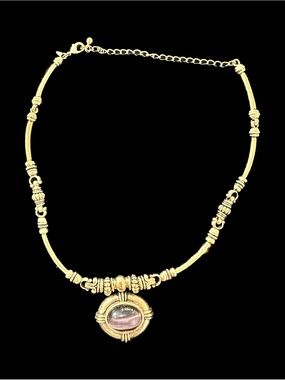 Vintage Avon NR Gold Tone Purple Cat’s Eye Cabochon Choker Necklace Adjustable
